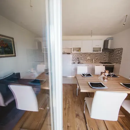 아파트 Apartment Split Sea Bliss *